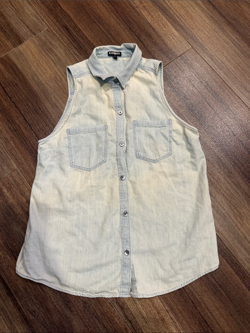 Express Sleeveless Button-Front Denim Shirt - Light Blue